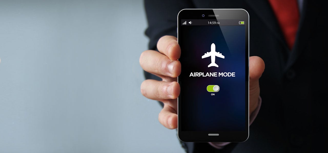 Perché non puoi usare il tuo telefono in modalità normale durante un volo?